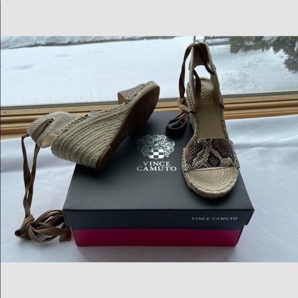VINCE CAMUTO, NEW WOVEN WEDGE WOMEN SANDAL, - Picture 3 of 7
